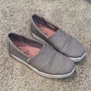 Tom’s women’s Slip-On Canvas Shoes